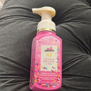 Bath & Body Works Milk Bar Birthday Cake Foaming Hand Soap - Pink